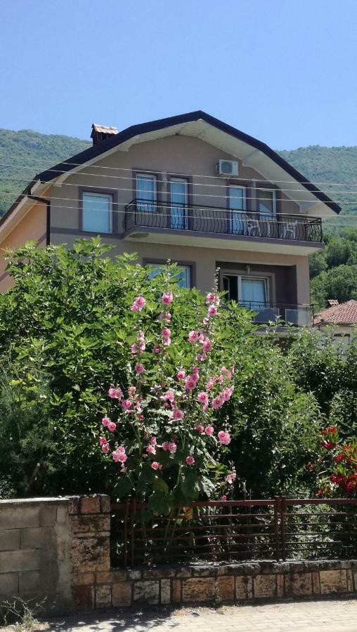 Guesthouse Zimovski Пештані Екстер'єр фото